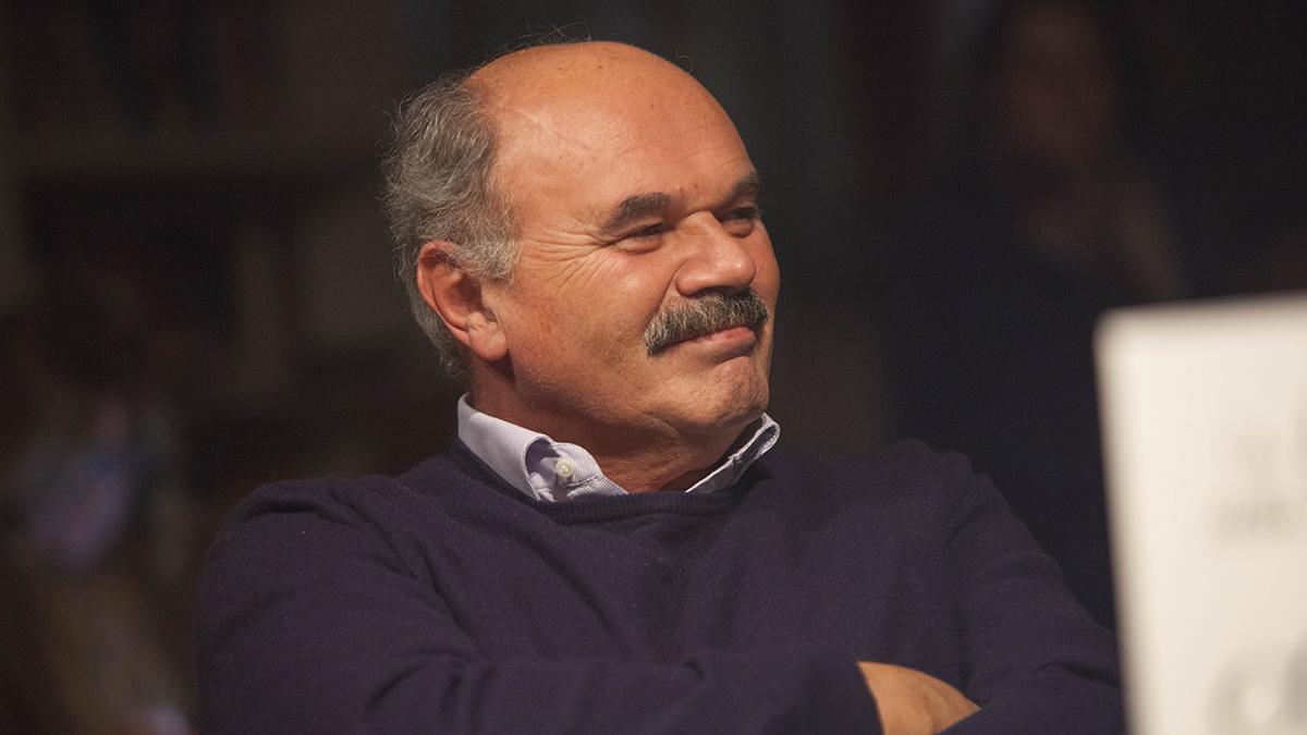 OSCAR FARINETTI AL CAFFÈ DANTE CON IL SUO NUOVO LIBRO