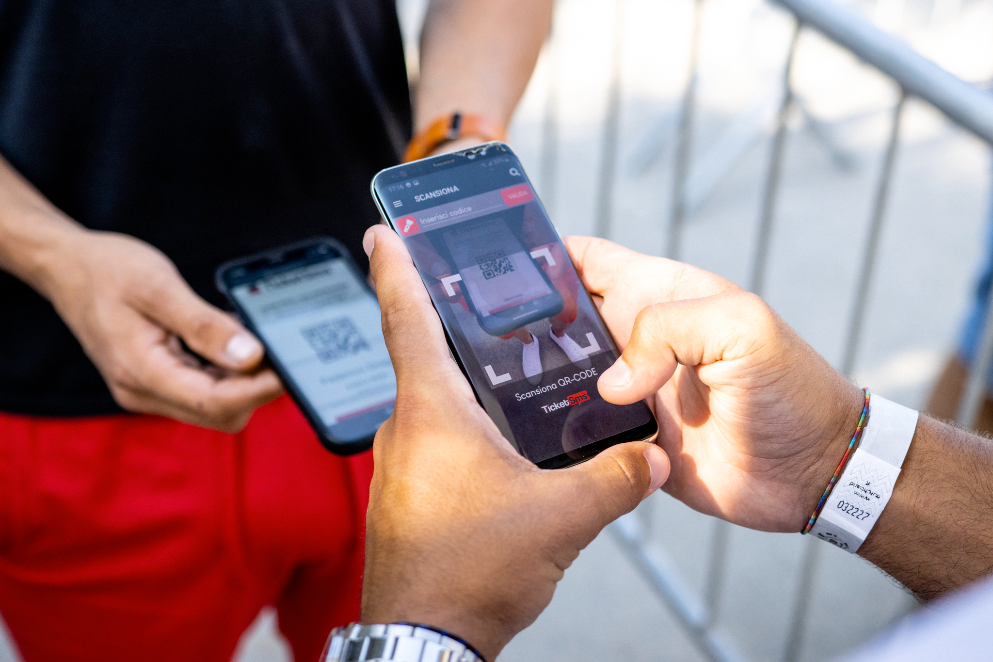 TICKET PER GLI EVENTI, BOOM DI RICHIESTE DI RATEIZZAZIONE PER LA GEN-Z 